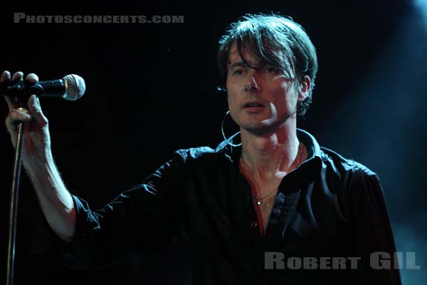 BRETT ANDERSON - 2010-02-05 - PARIS - Divan du Monde - 